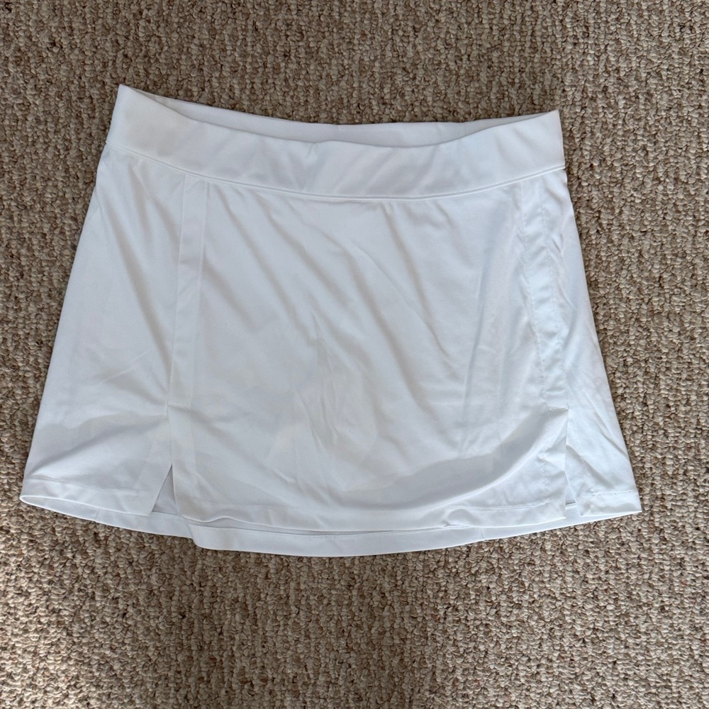 J.Lindeberg White Athletic Skort with back zip pocket. Ideal for golf